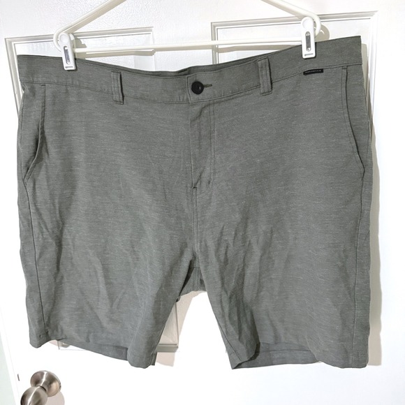 TravisMathew Other - TravisMathew Mens Grey Green Heathered Performance Golf Hybrid Shorts‎ Size 42